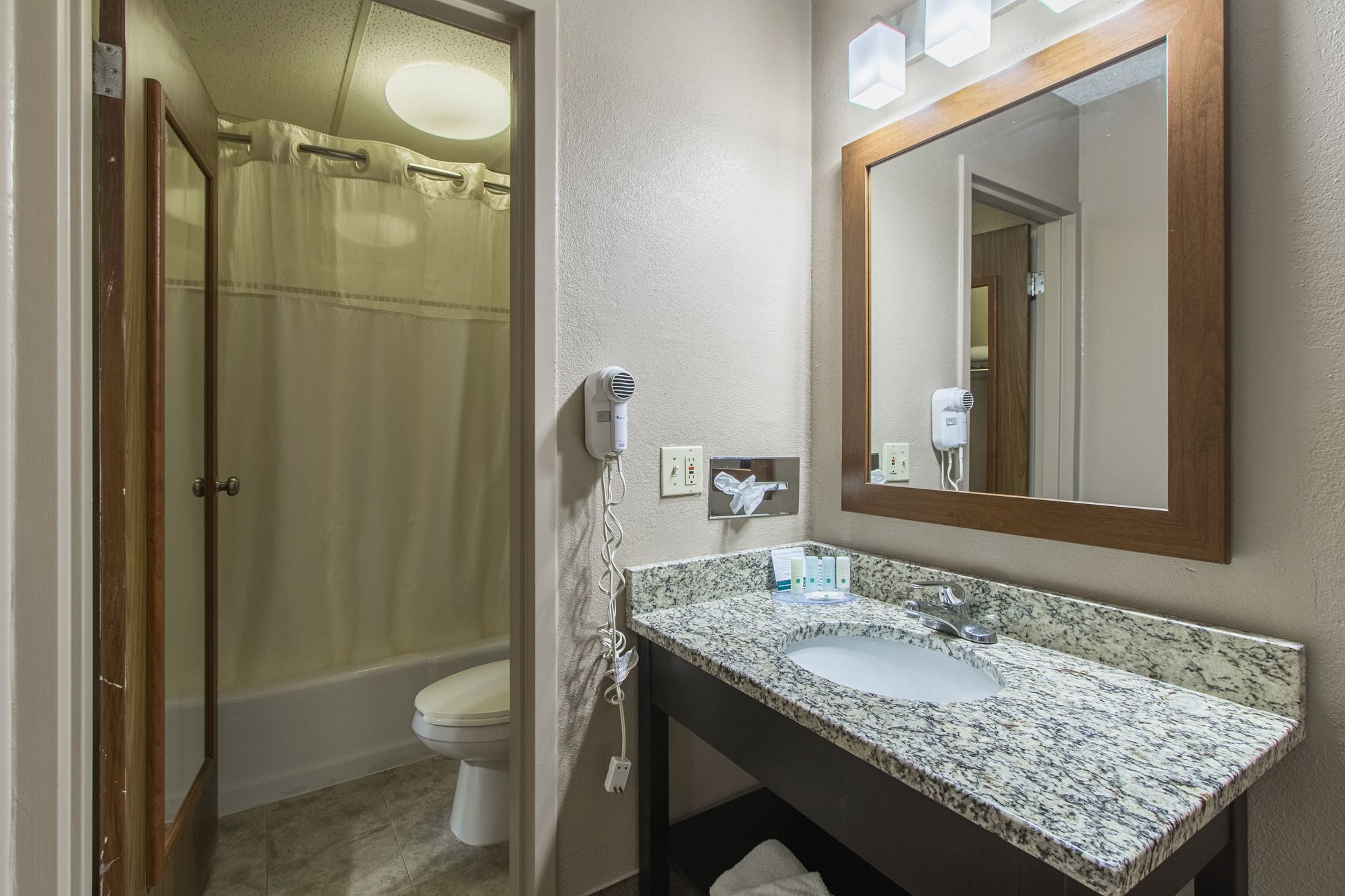 Quality Inn Wickliffe - Cleveland East