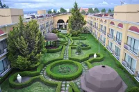 Courtyard Toluca Airport Отели рядом с достопримечательностью «Парк Луис Дональдо Колосио»