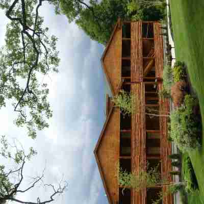 The Lodges at Cresthaven Hotel Exterior