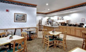 Lancaster Inn & Suites