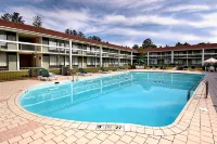 Days Inn & Conf Center by Wyndham Southern Pines Pinehurst فنادق في ساوثرن باينز