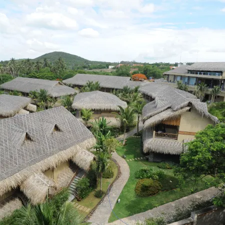 Aroma Beach Resort and Spa