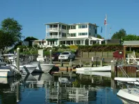 Inn at Harbor Hill Marina