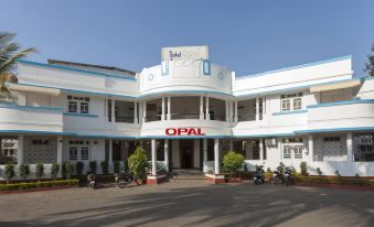 Hotel Opal