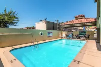 Rodeway Inn Regalodge - Pool