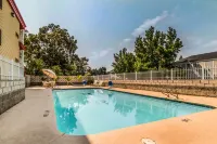 Comfort Suites Red Bluff Near I-5 - Pools
