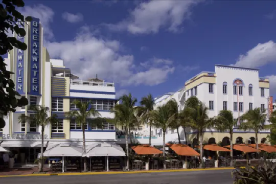 Hotel Breakwater South Beach Отели рядом с достопримечательностью «Музей Волфсониан - Международный университет Флориды»