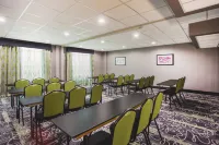 La Quinta Inn & Suites by Wyndham Clearwater South Hotel di Pinellas Park