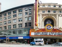 Cambria Hotel Chicago Loop - Theatre District Hotels near Picasso Statue