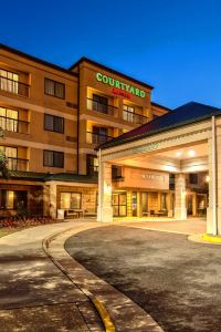 Hotels Near Bradlick Shopping Center 