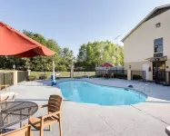 Quality Inn Olive Branch - Rooftop Pools