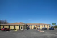 Quality Inn & Suites Hotels in West Bend
