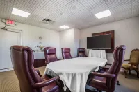 Quality Inn & Suites Albany Airport - 2-Star