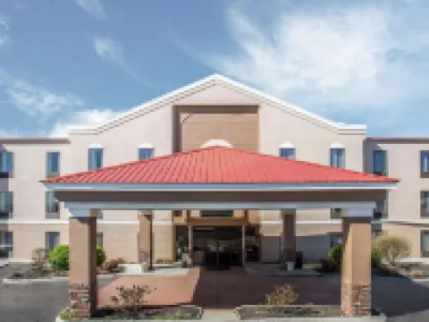 Quality Suites Hotels in Hamblen County