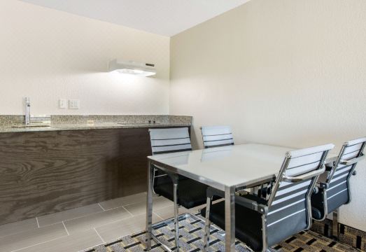 Clarion Suites Kissimmee-Orlando Maingate Over view