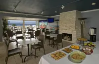 Oceanside Marina Suites - A Waterfront Hotel