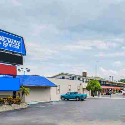 Rodeway Inn & Suites Winter Haven Chain of Lakes Hotel Exterior