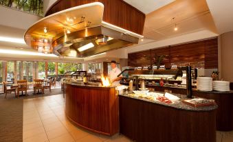 Rydges Esplanade Resort Cairns, an EVT hotel