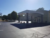 Quality Inn & Suites Danbury Near University Hotels near L.L.Bean