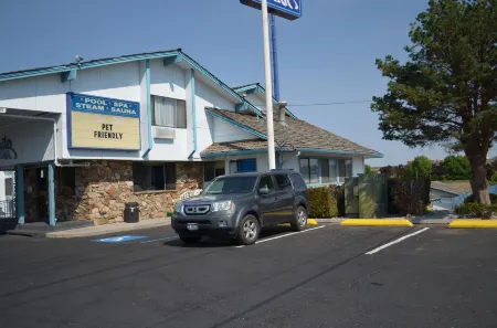 Nampa Inn & Suites