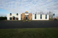 Kyriad Direct Dreux Hôtels à proximité de : Circuit de l'Ouest Parisien