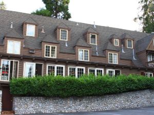 Saddleback Inn at Lake Arrowhead