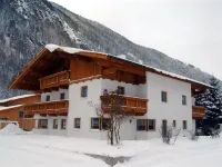 Holzknecht|Holzknecht Hotels near Geolehrpfad Winkelberg