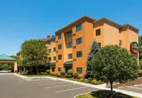 Courtyard Danbury Hotels near Danbury Railway Museum
