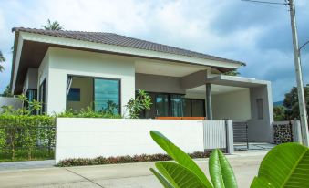 Specious Vacation Dia House Near Beach