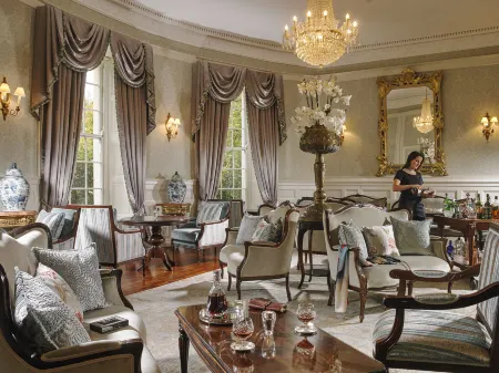 Maryborough Hotel & Spa Отели рядом с достопримечательностью «Cobh Cathedral»