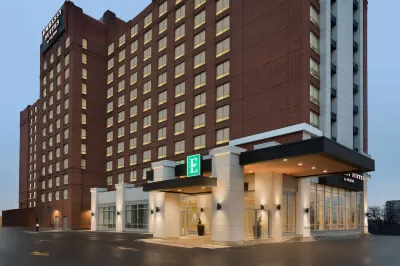 Embassy Suites by Hilton Toronto Airport Hotel berhampiran Meadowvale GO Station