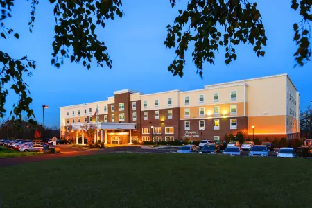 Hampton Inn & Suites Yonkers - Westchester Отели рядом с достопримечательностью «Антермайер Гарденс Консерванси»