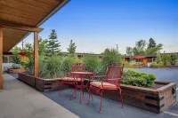 Wall Street Suites Hotels in Bend