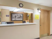 Super 8 by Wyndham Luverne I90 Hotels in Rock County