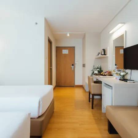 Seasons Siam Hotel Отели рядом с достопримечательностью «Монумент Победы в Бангкоке»