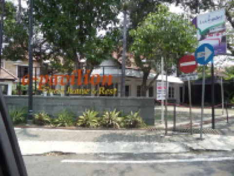 Dpavilion Guest House & Resto