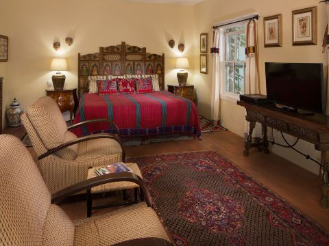 Casa Blanca Inn and Suites