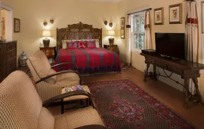 Casa Blanca Inn and Suites
