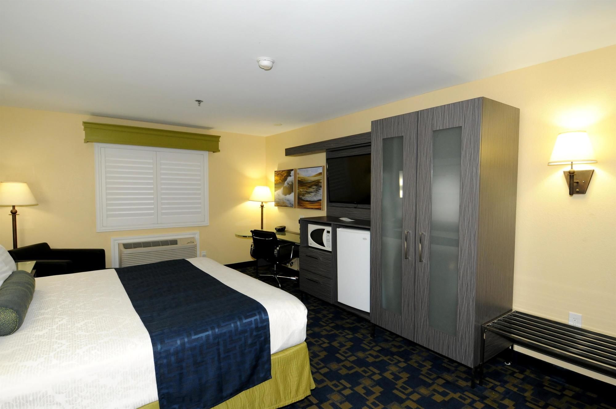 Best Western Antelope Inn & Suites