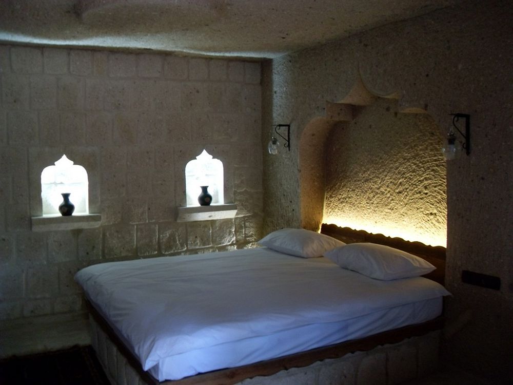 El Puente Cave Hotel