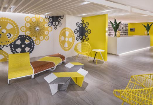 5. 애스토리아 커런..