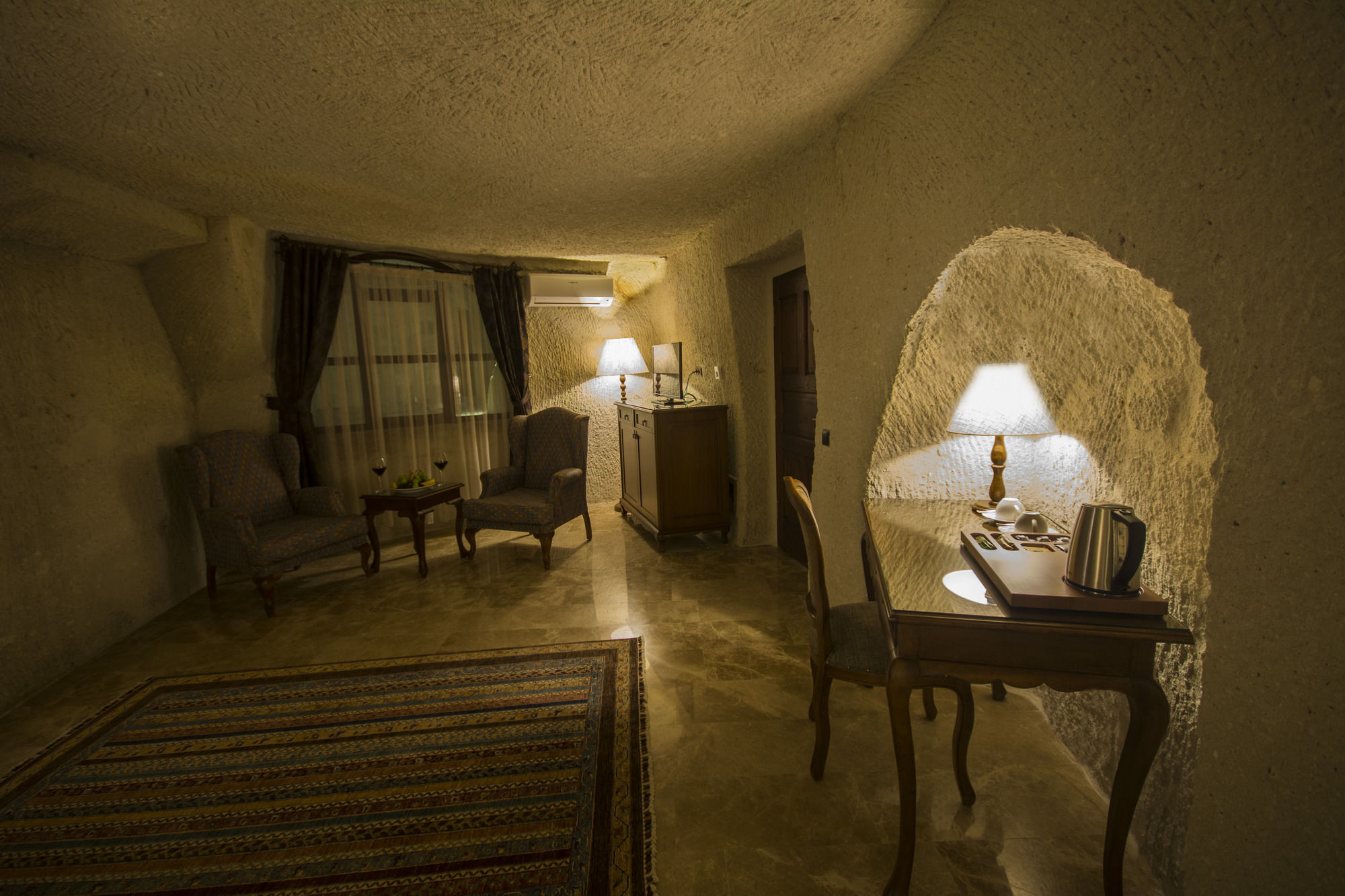 Artemis Cave Suites