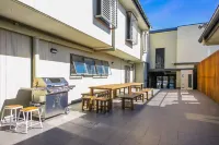 The Surf House - Hostels