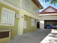 The Leaf House Hotel dekat AUG Student Services Manila
