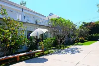 Moeimanee Resort Hotels near Mae Sot Tourism Centre