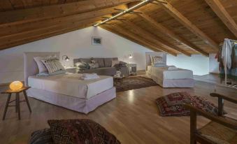 Athenian House in Plaka Villa by Athenian Homes - Housity
