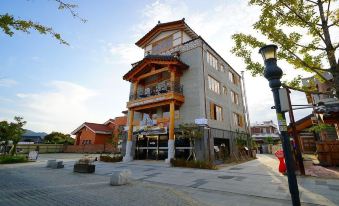 Hwangsil Tourist Hotel - Housity