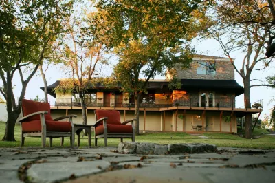Two Hearts Inn Hotels near University of Central Oklahoma