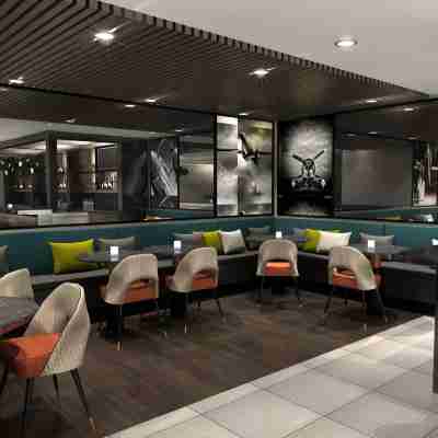 DoubleTree by Hilton Montreal Airport Dining/Meeting Rooms