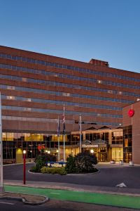 syracuse airport hotels with shuttle service